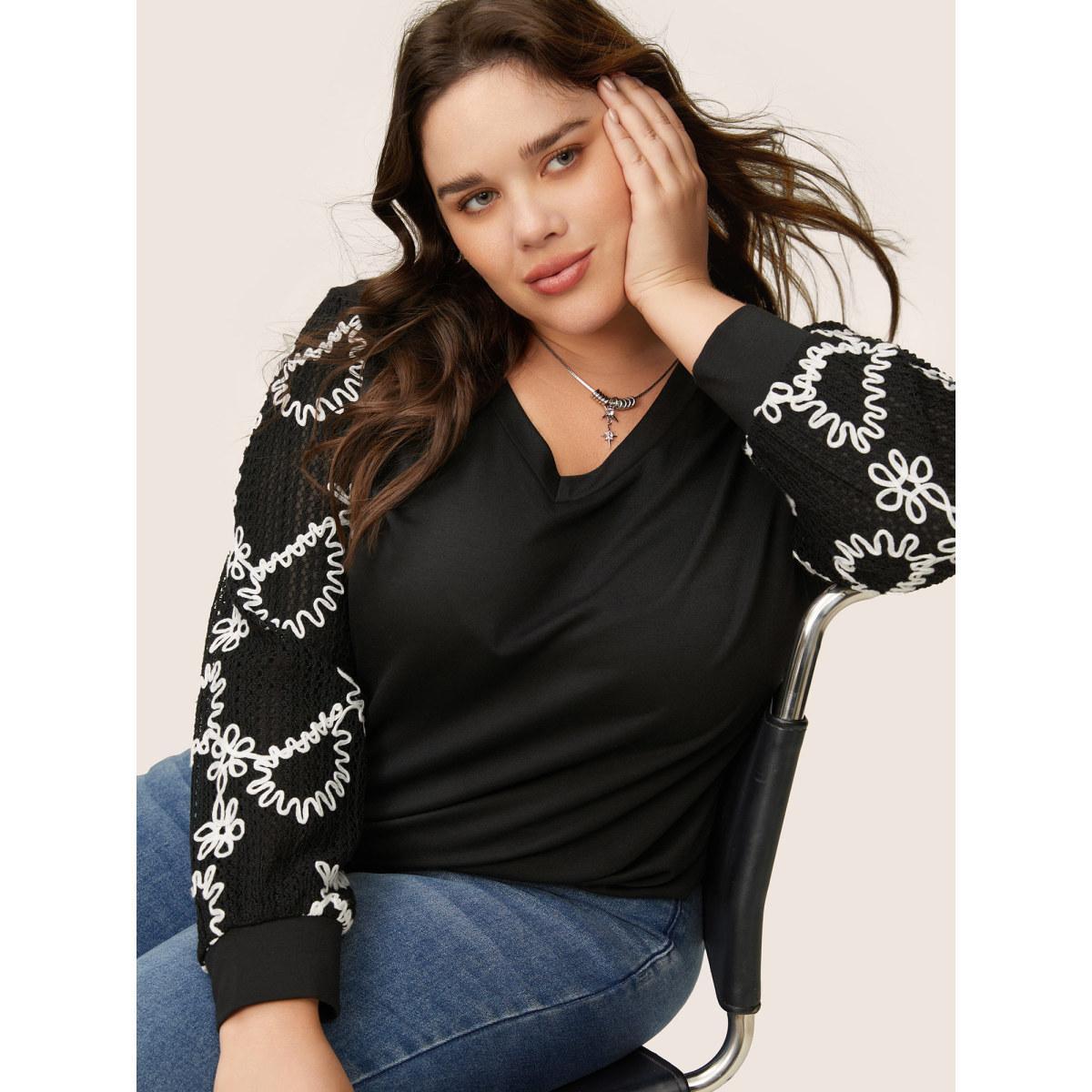 Plus Size Stereo Jacquard Design Patchwork Sweatshirt Women Black Elegant Texture V-neck Everyday Sweatshirts BloomChic 28/5X Product Image