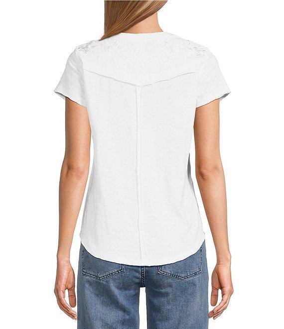 Reba Knit Jersey Embroidered Crew Neck Short Sleeve Shirttail Hem T-Shirt Product Image