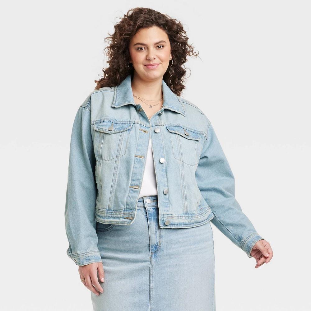 Women's Cropped Trucker Jacket - Universal Thread™ Light Wash XXL Relaxed Fit, Button Closure Product Image