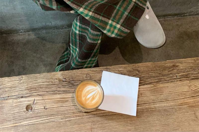 Drawstring Waist Plaid Loose-Fit Pants Product Image