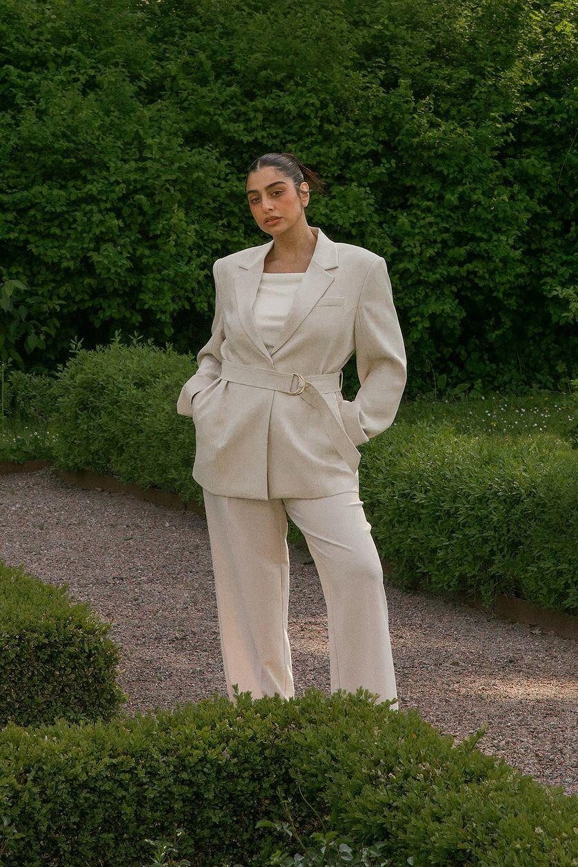 D-ring Belted Wide Shoulder Blazer Product Image