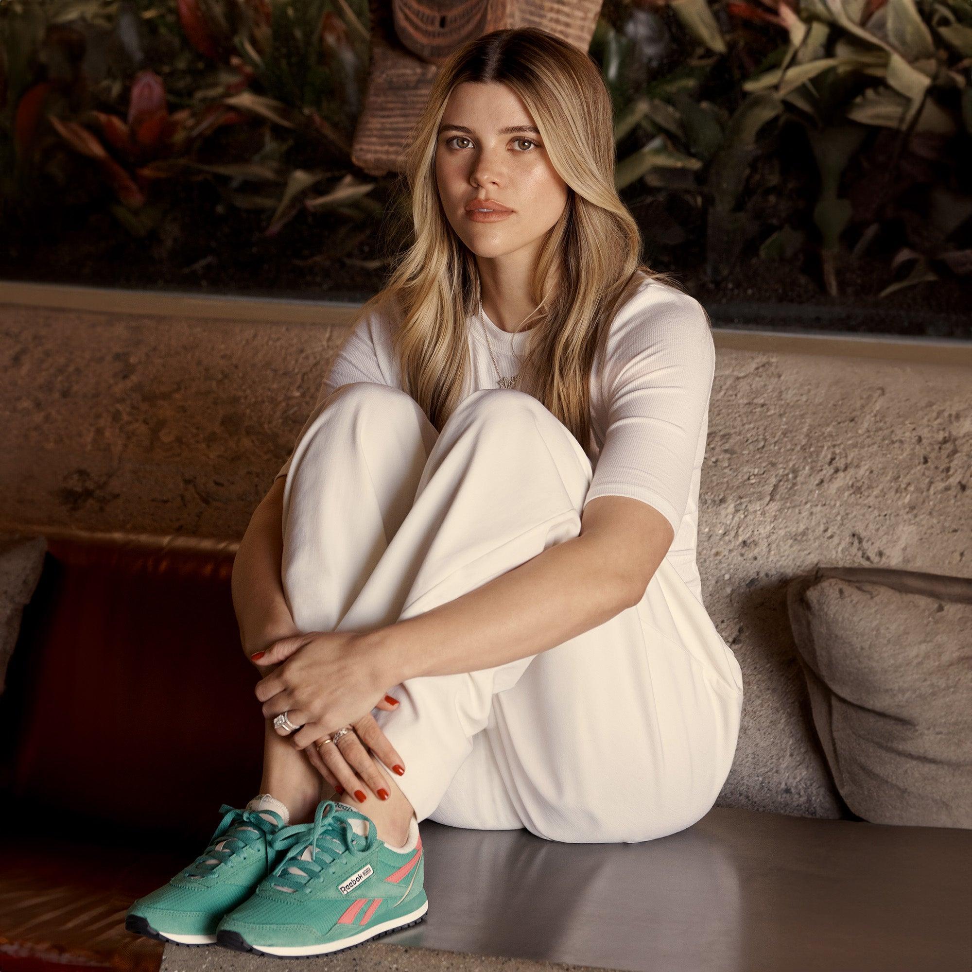 Women's Classic AZ Shoes Product Image