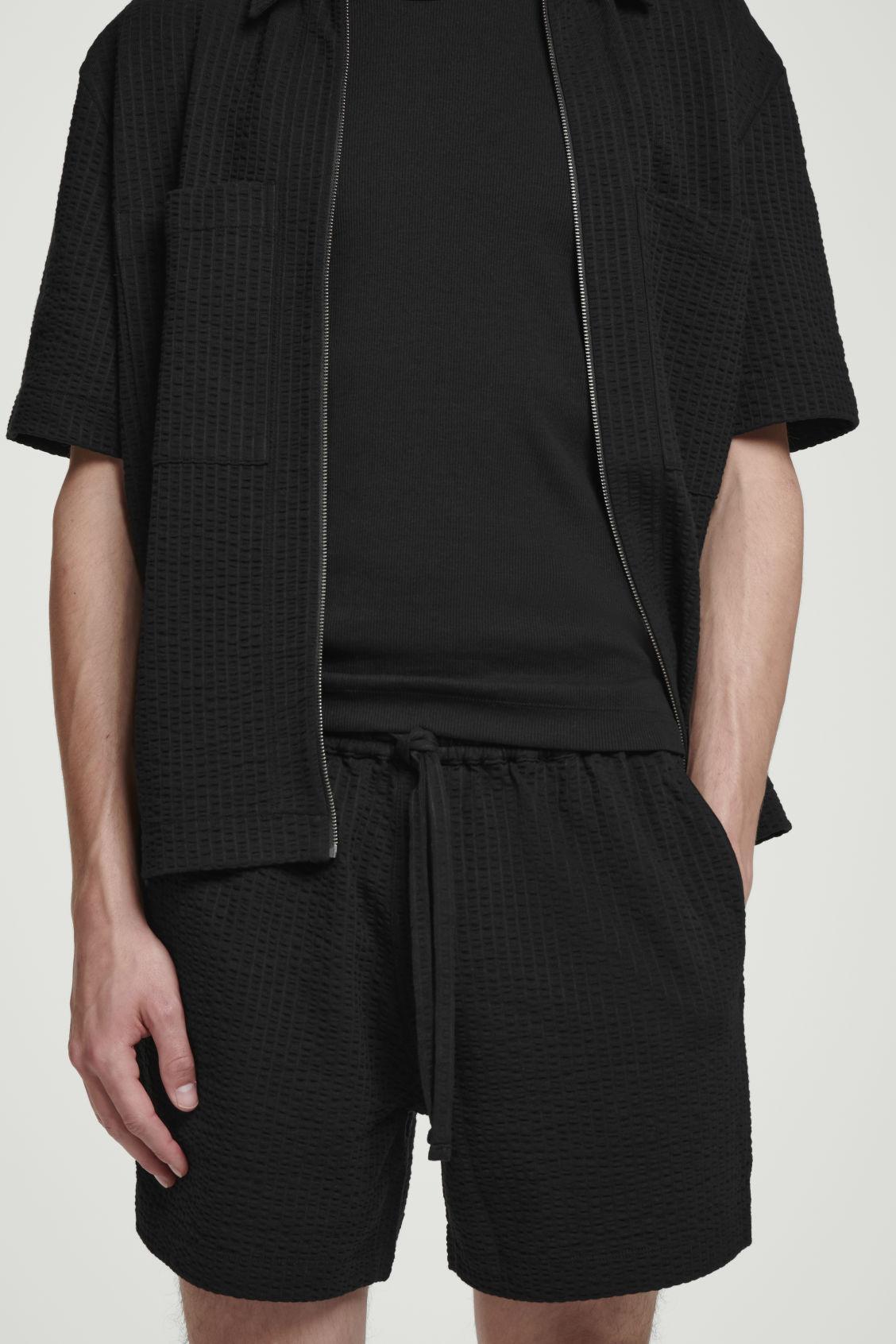 SEERSUCKER ELASTICATED SHORTS Product Image