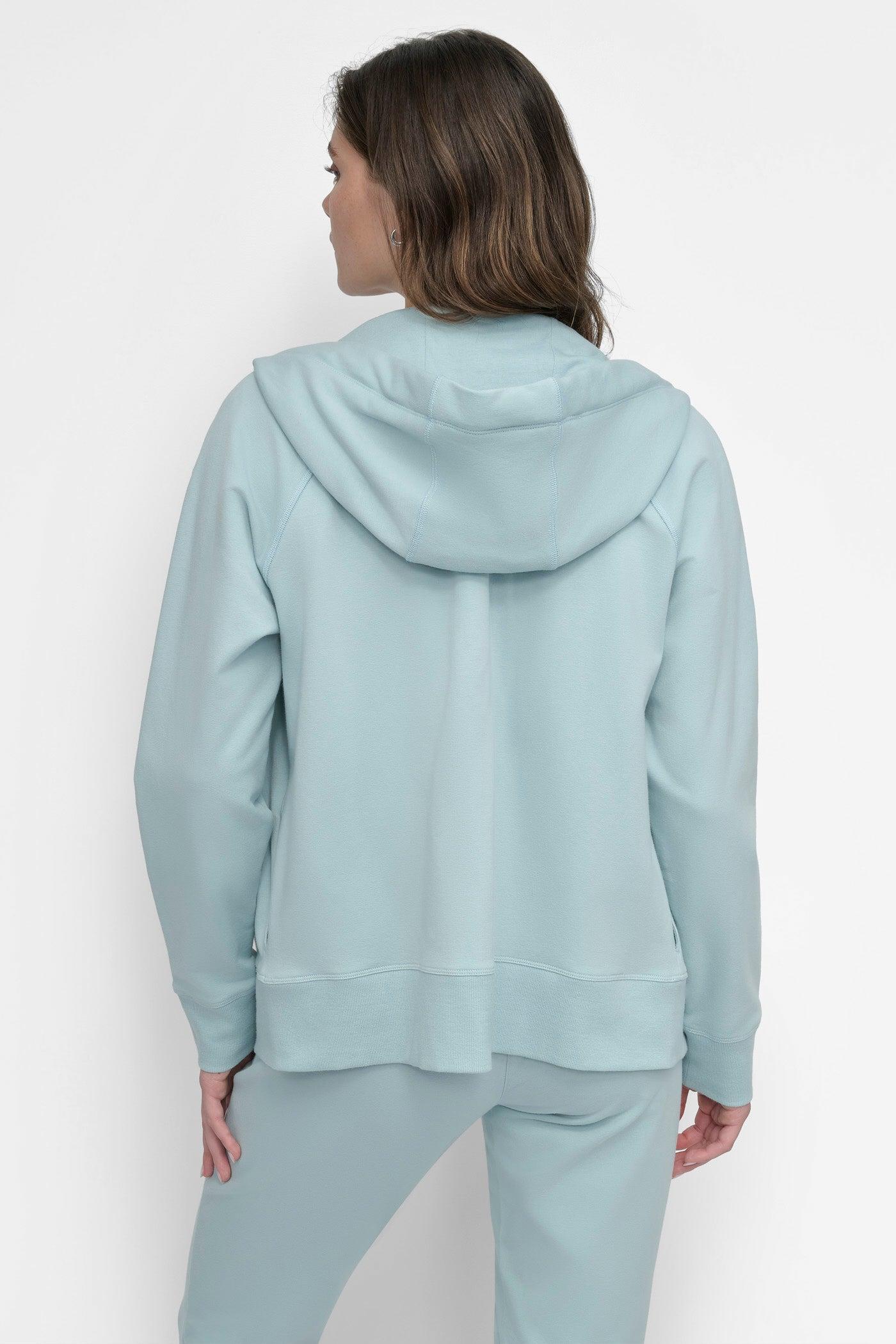 LOGO DRAWSTRING PERFORMANCE HOODIE Product Image