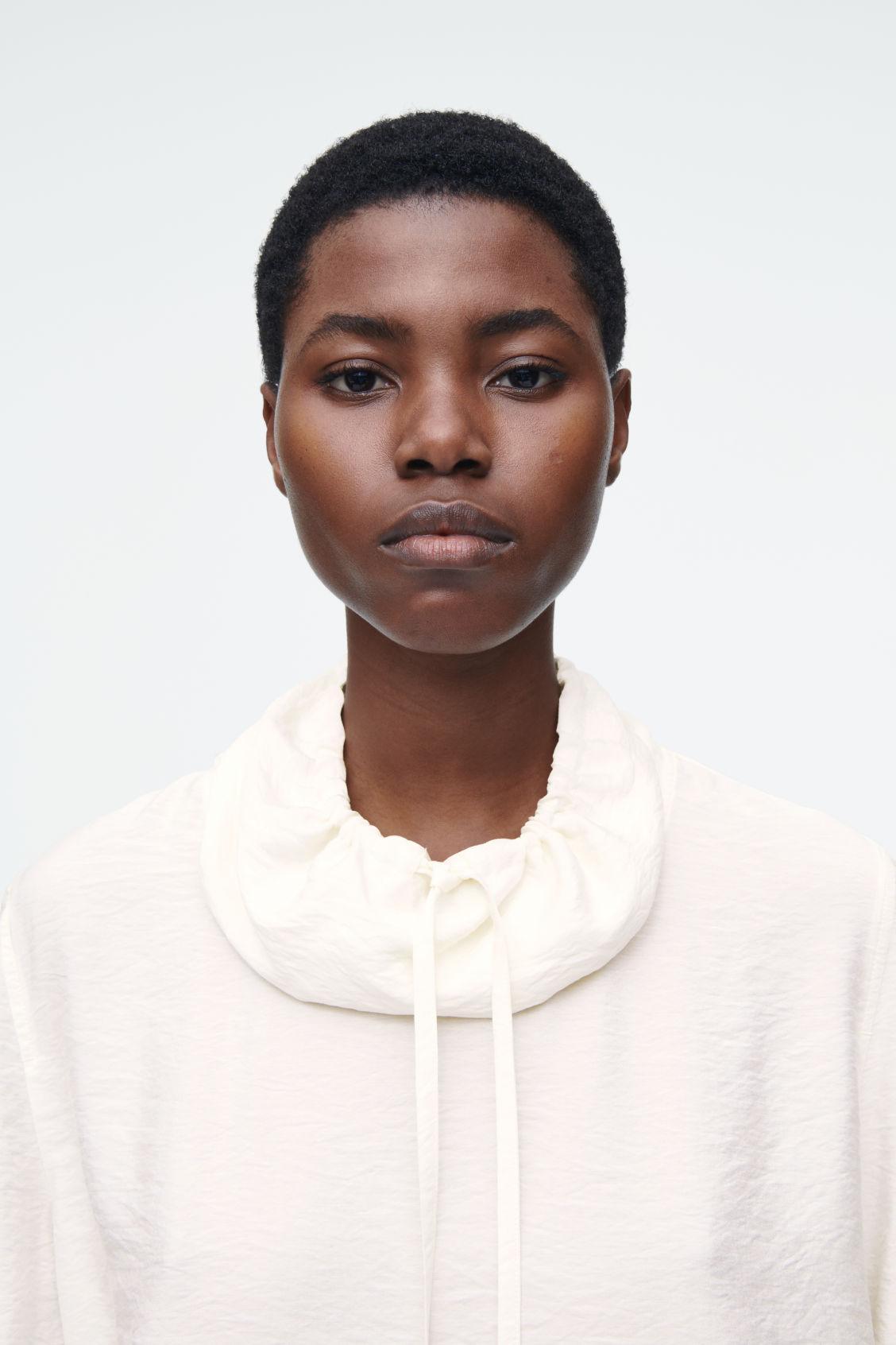 DRAWSTRING FUNNEL-NECK BLOUSE Product Image