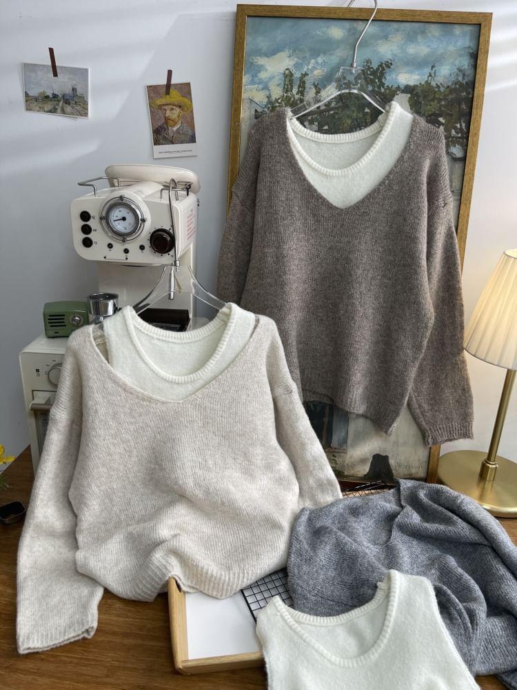 Set: Scoop Neck Plain Knit Crop Tank Top + V-Neck Sweater Product Image