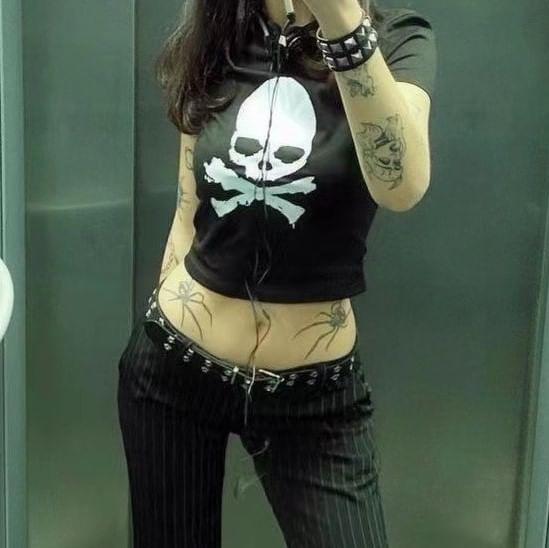 Skull Print T-Shirt Product Image