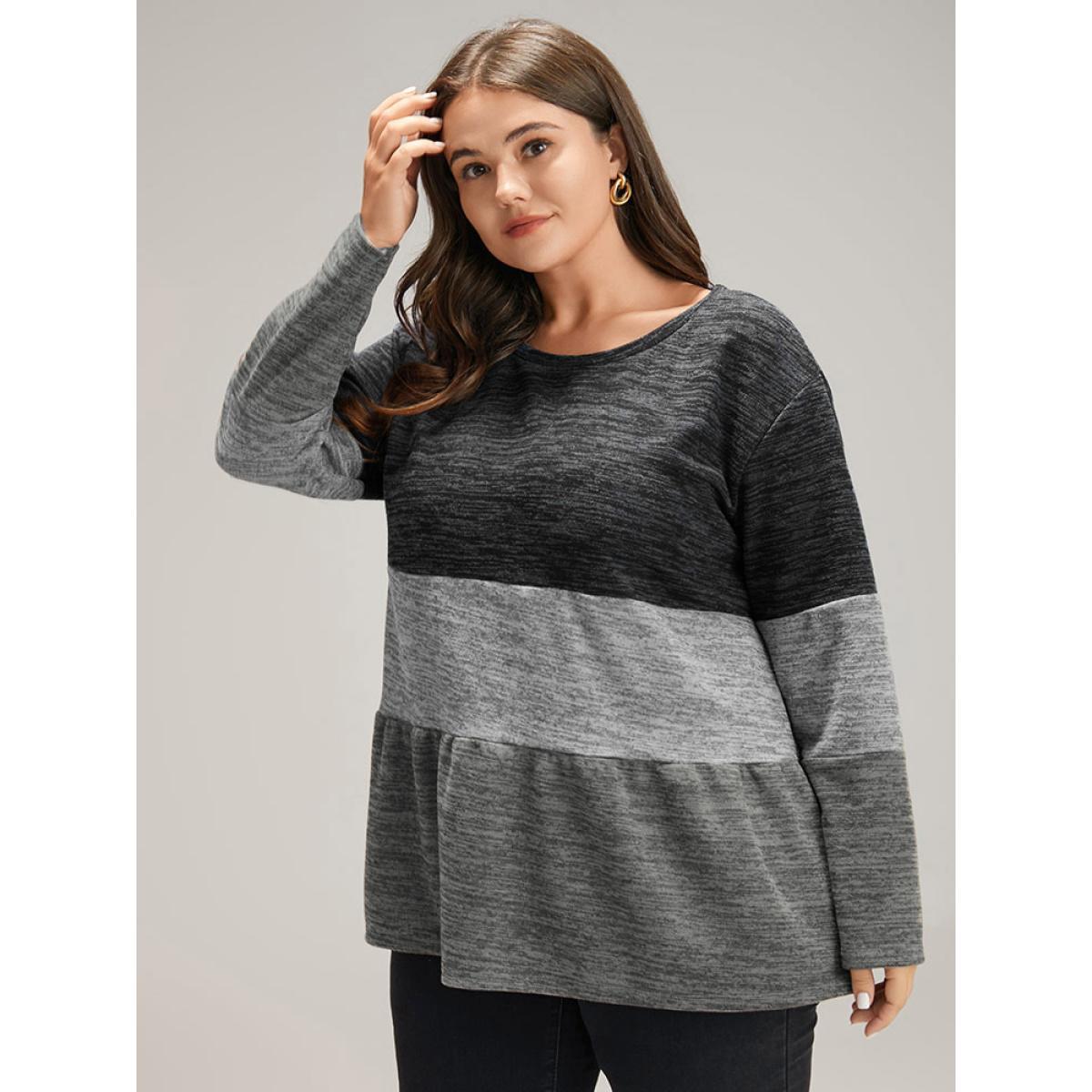 Plus Size Contrast Patchwork Gathered T-shirt Black Women Casual Gathered Plain Round Neck Dailywear T-shirts BloomChic 22-24/3X Product Image