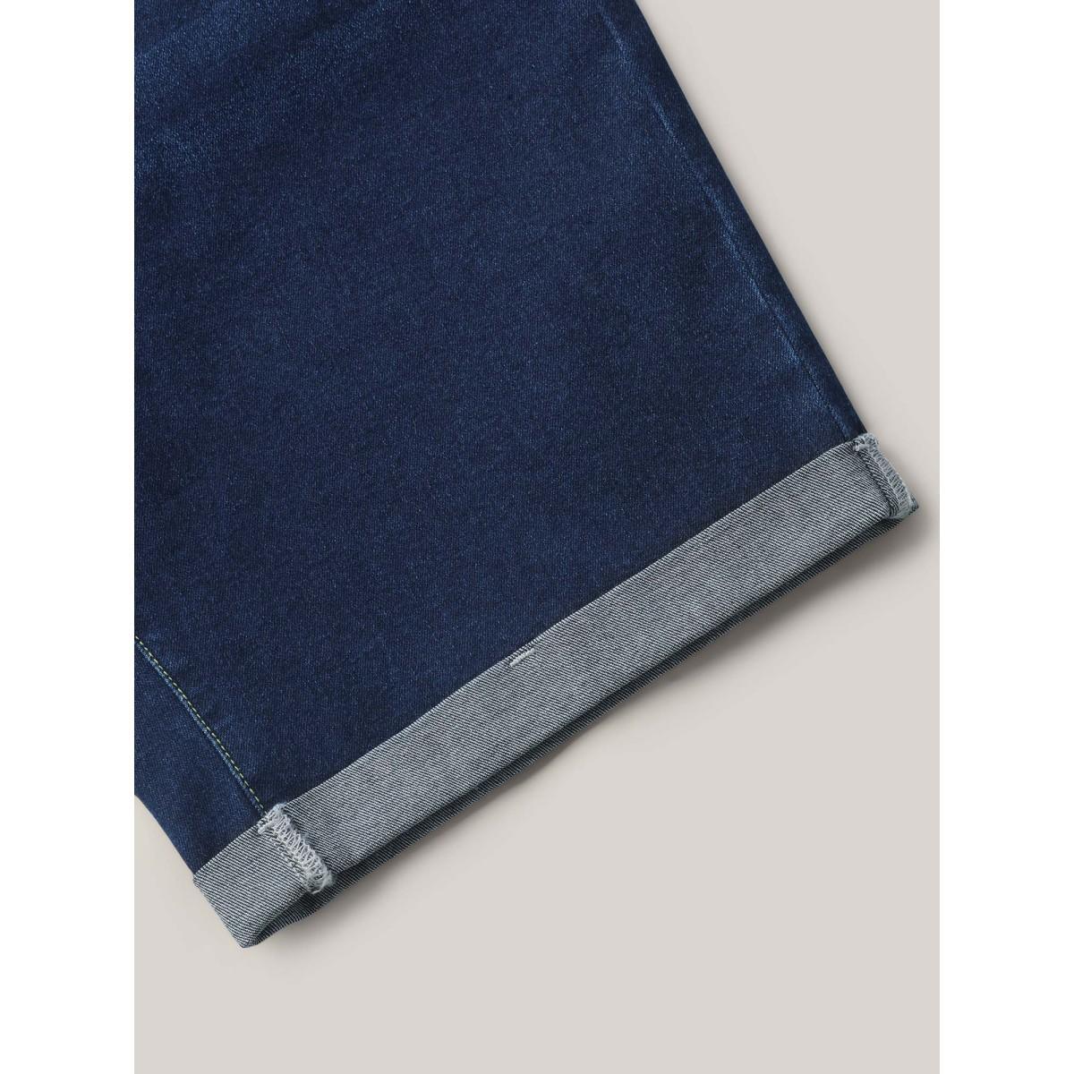 Plus Size Stretchy Skinny-Fit Classic Denim Shorts Women Midblue Medium stretch Everyday-Casual Slanted pocket Denim Shorts BloomChic 28/5X Product Image