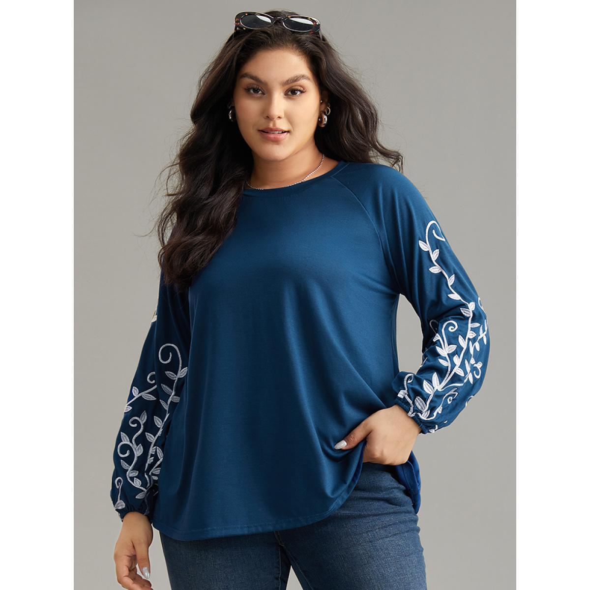 Plus Size Floral Embroidered Contrast Raglan Sleeve T-shirt DarkBlue Women Elegant Elastic cuffs Silhouette Floral Print Round Neck Dailywear T-shirts BloomChic 30/6X Product Image