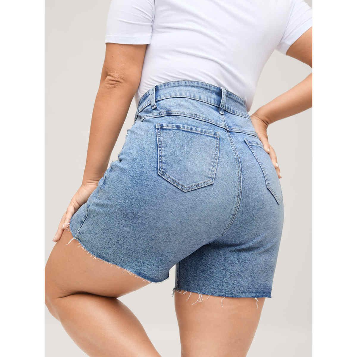 Plus Size Classic Cut Skinny-Fit Denim Shorts Women Midblue Medium stretch Everyday-Casual Slanted pocket Denim Shorts BloomChic 22/3X Product Image