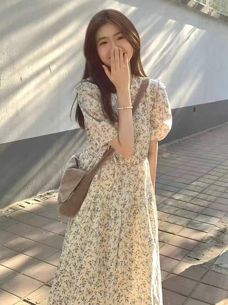 Short-Sleeve Round Neck Floral Print Midi A-Line Dress Product Image