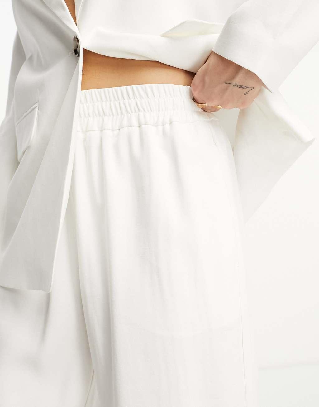 Vero Moda relaxed wide leg pants Product Image