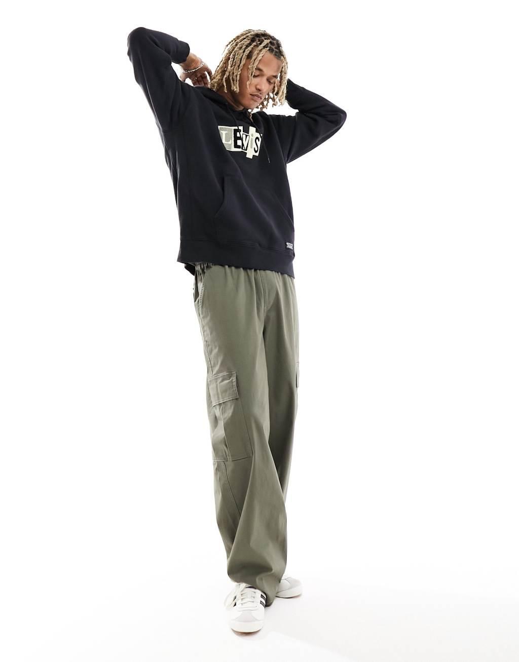 Levi's Skate hoodie with chest logo in black Product Image