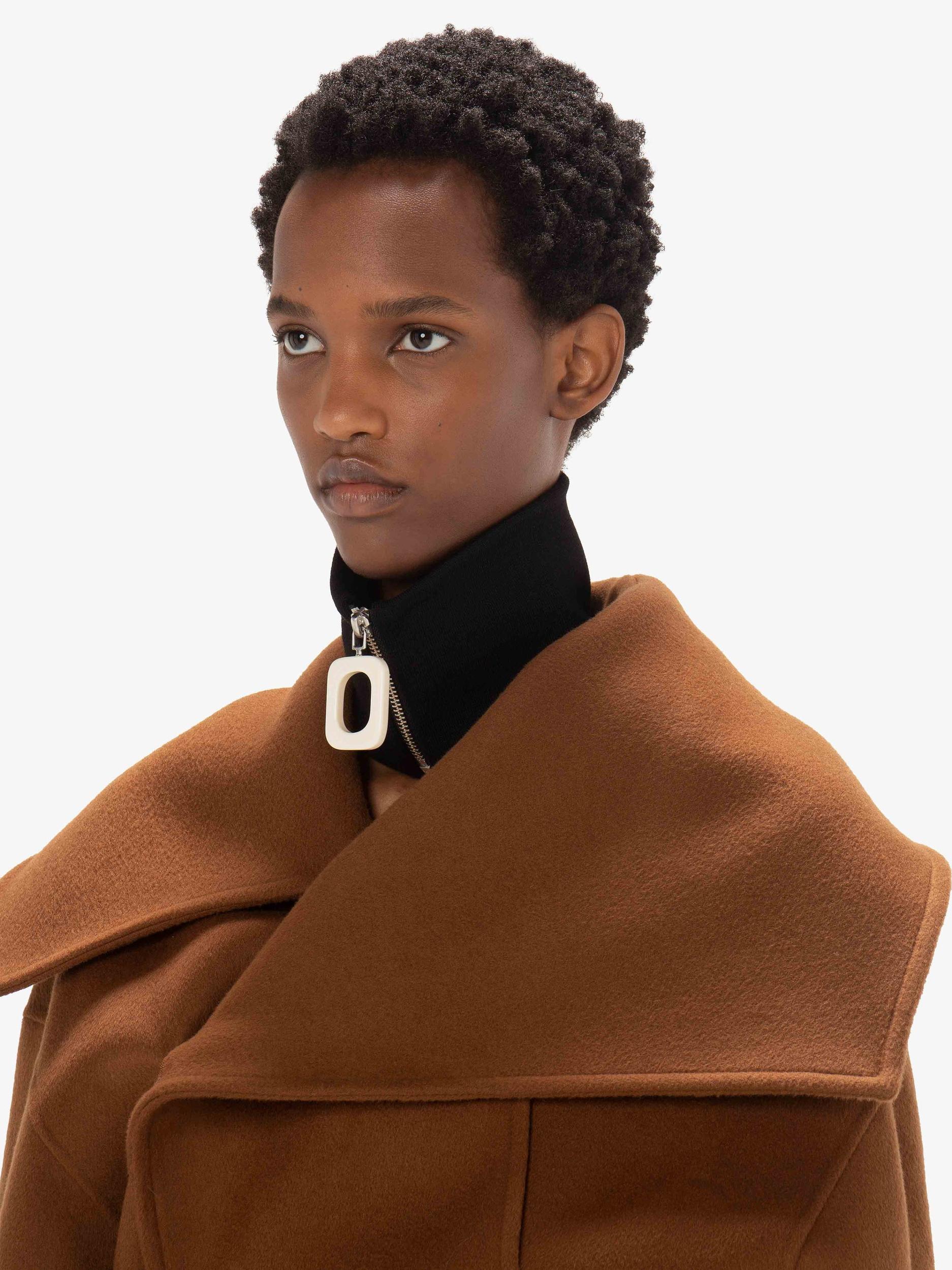 NECKBAND WITH JWA PULLER Product Image