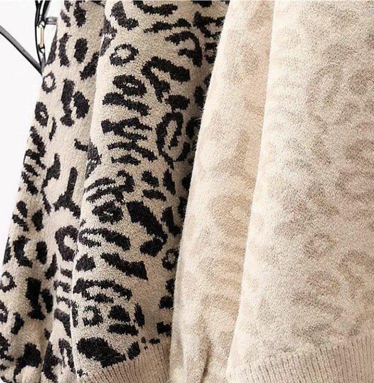 Puff-Sleeve Crew Neck Leopard Print Oversized Sweater Product Image