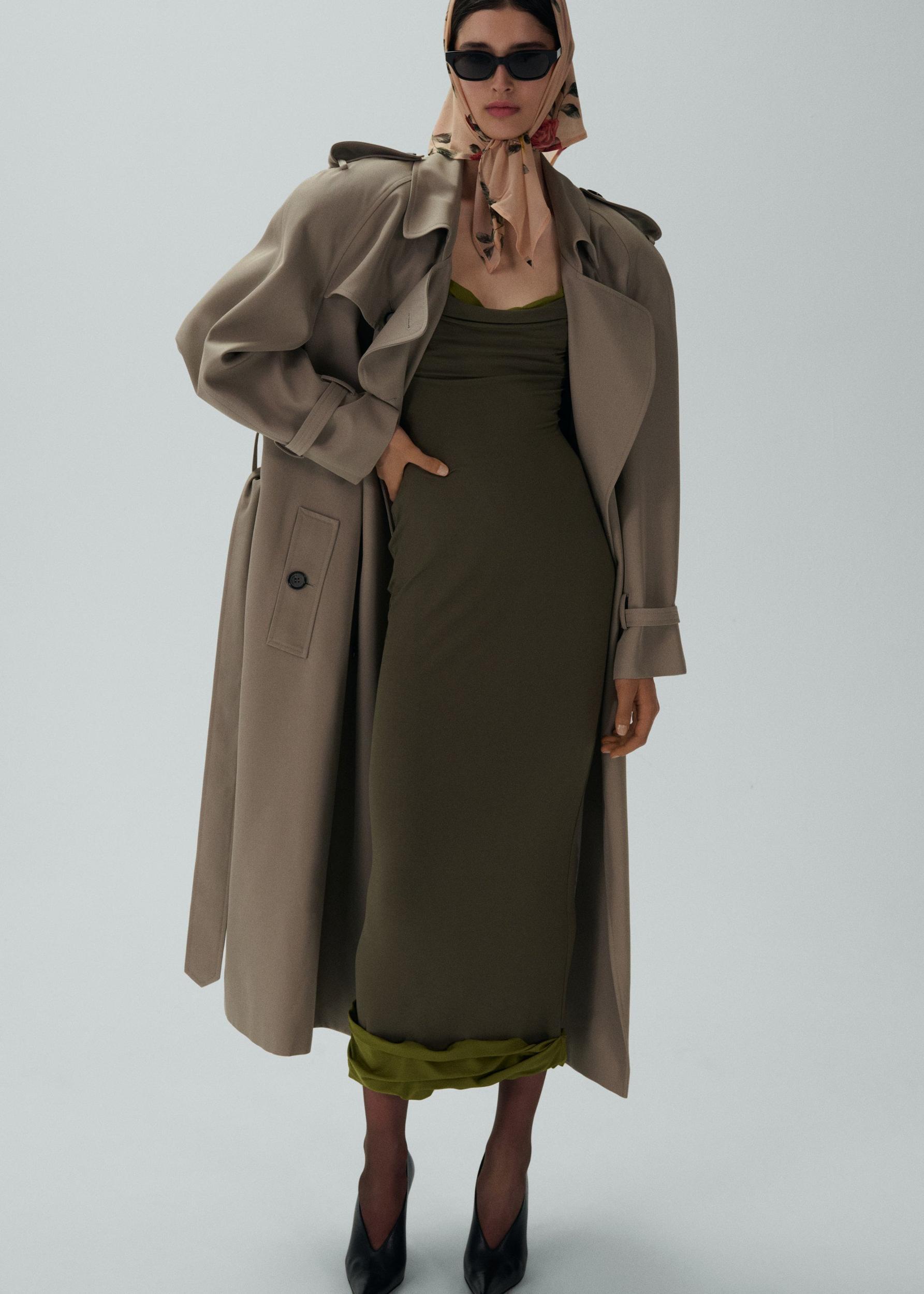 Rose print scarf in beige Product Image