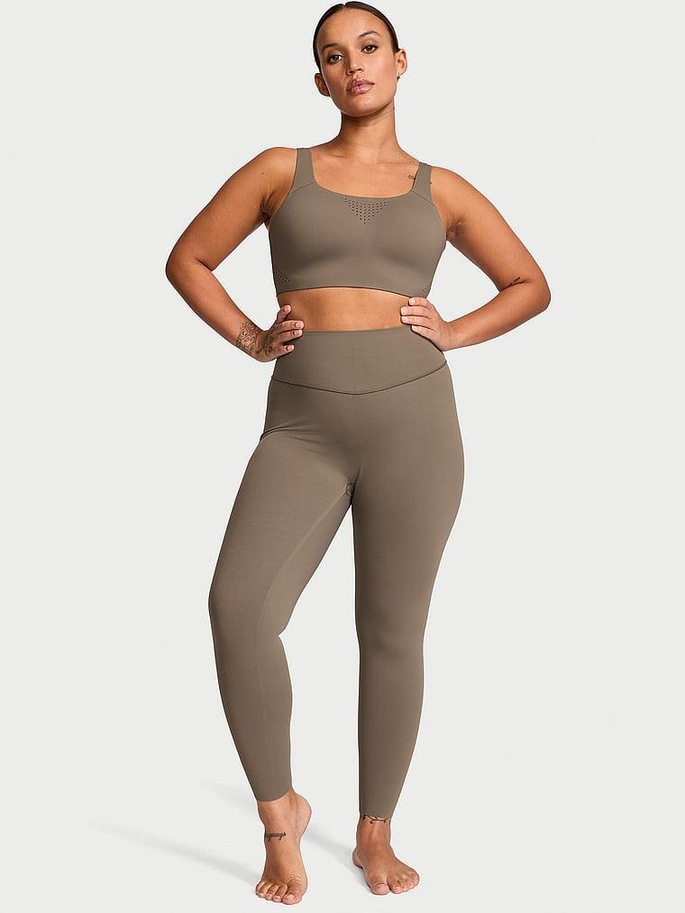 Featherweight Max™ Front-Close Sports Bra Product Image