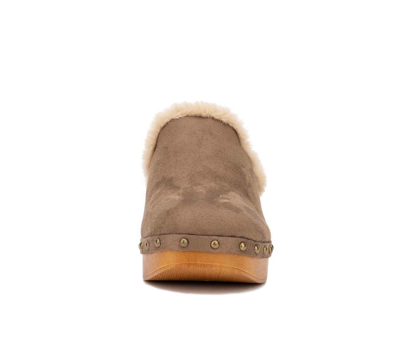 Women's New York and Company Wynna Clogs Product Image