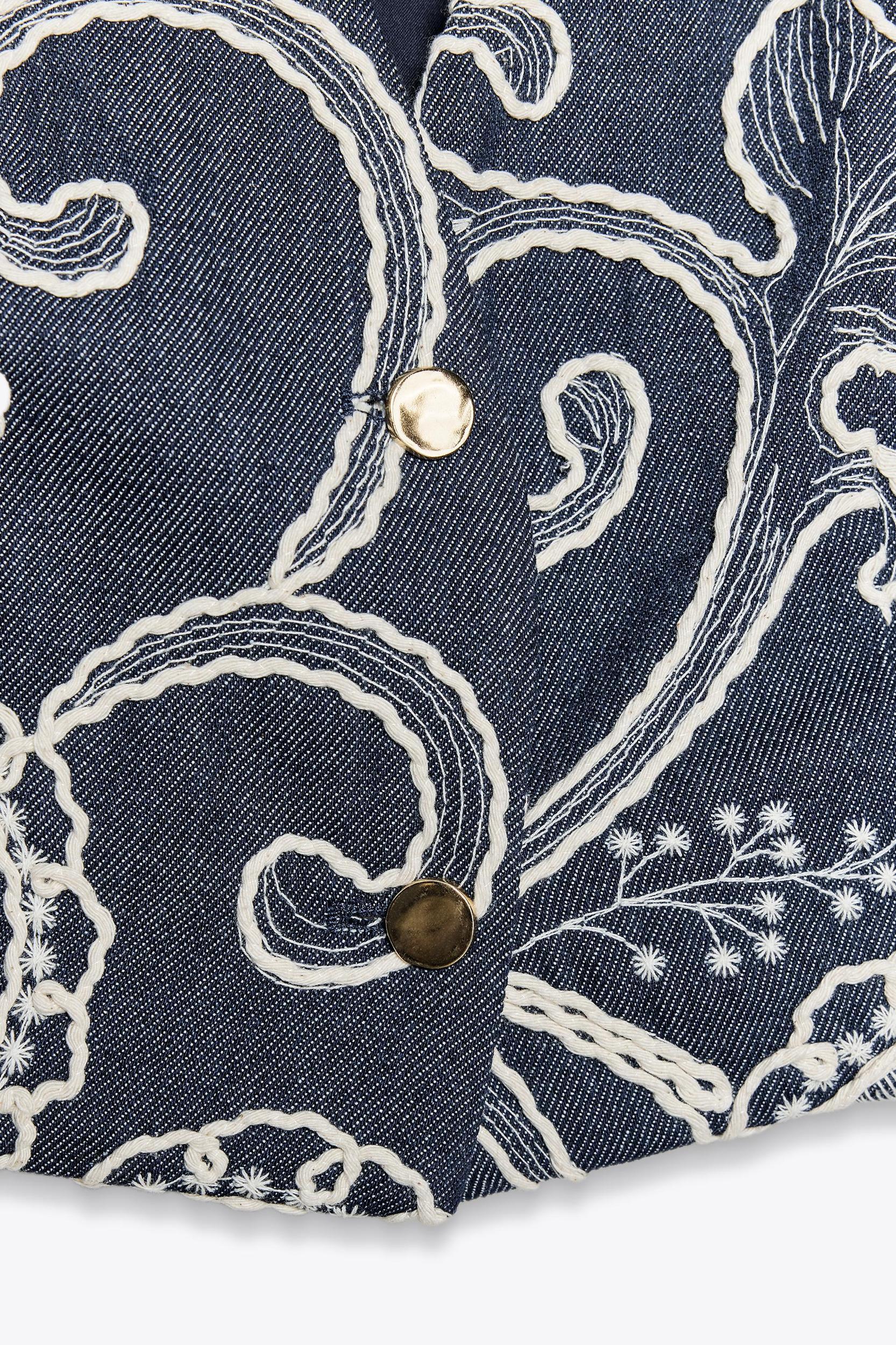 EMBROIDERED CROPPED VEST TOP Product Image