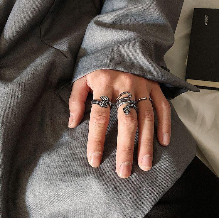LONG SNAKE RING Product Image