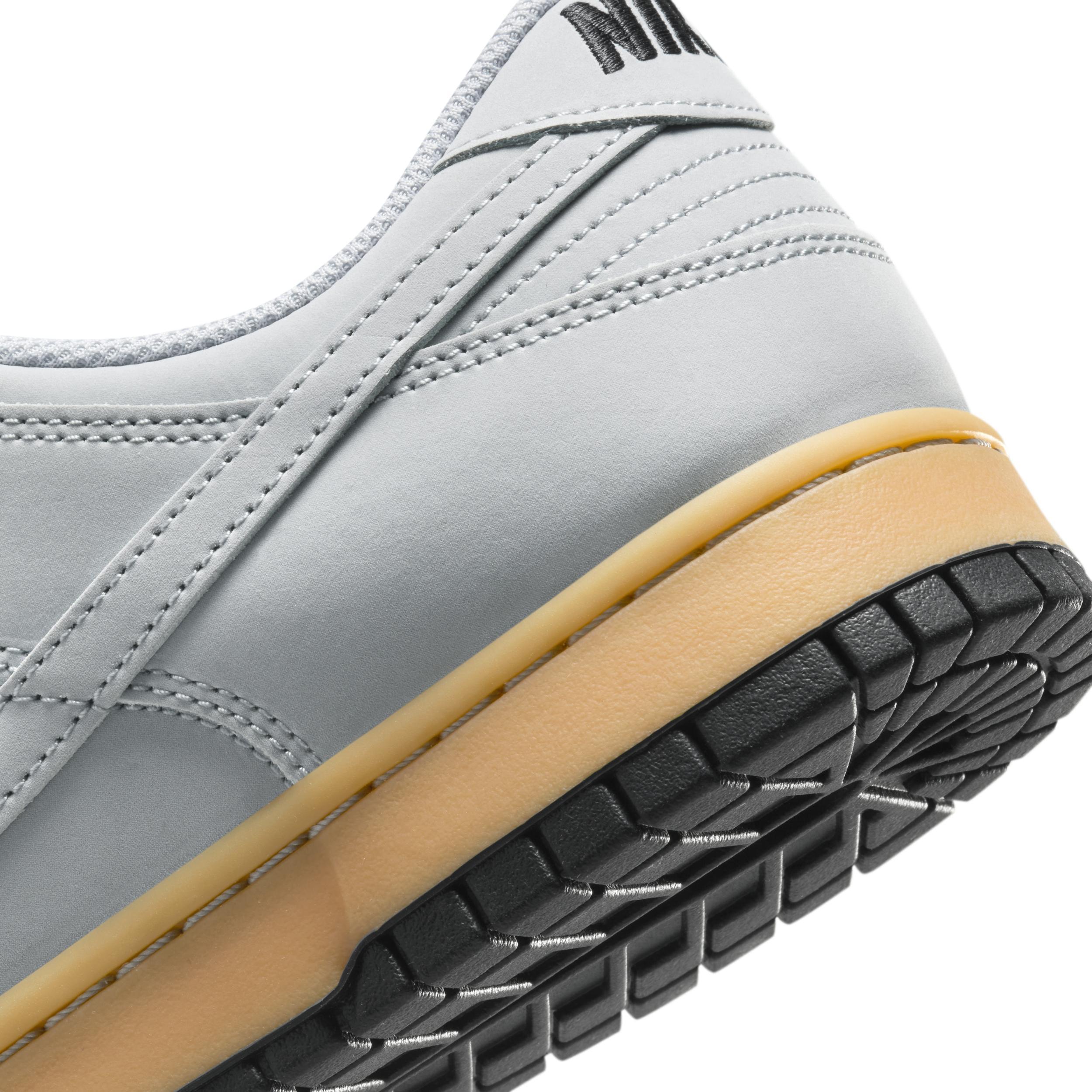 Nike Mens Nike Dunk Low Retro - Mens Basketball Shoes Product Image