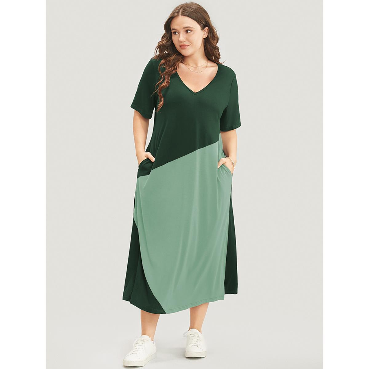 Plus Size Colorblock Contrast V Neck Pocket Split Hem Dress Green Women Casual Contrast V-neck Short sleeve Curvy Midi Dress BloomChic 26/4X Product Image