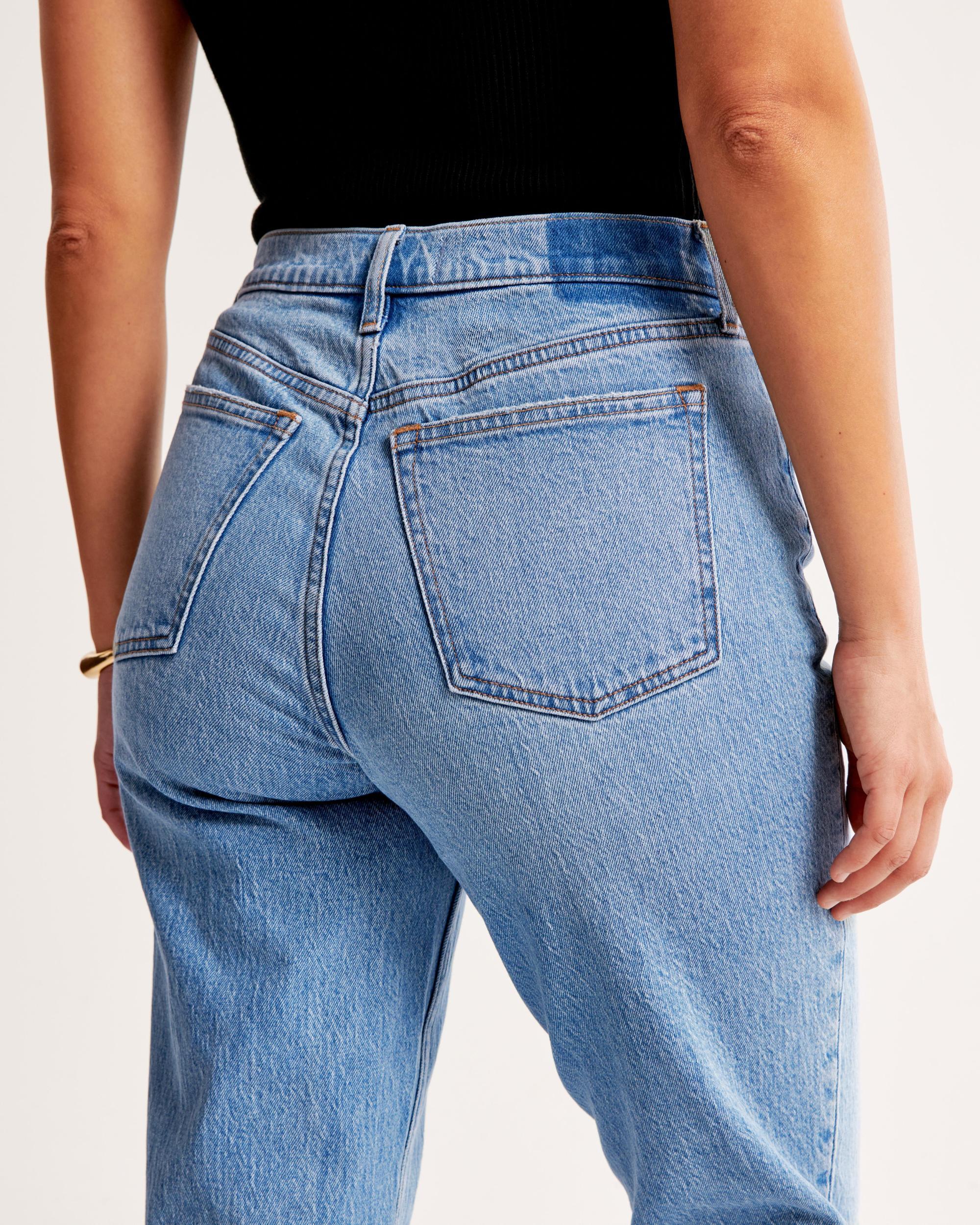 Curve Love Mid Rise 90s Straight Jean Product Image