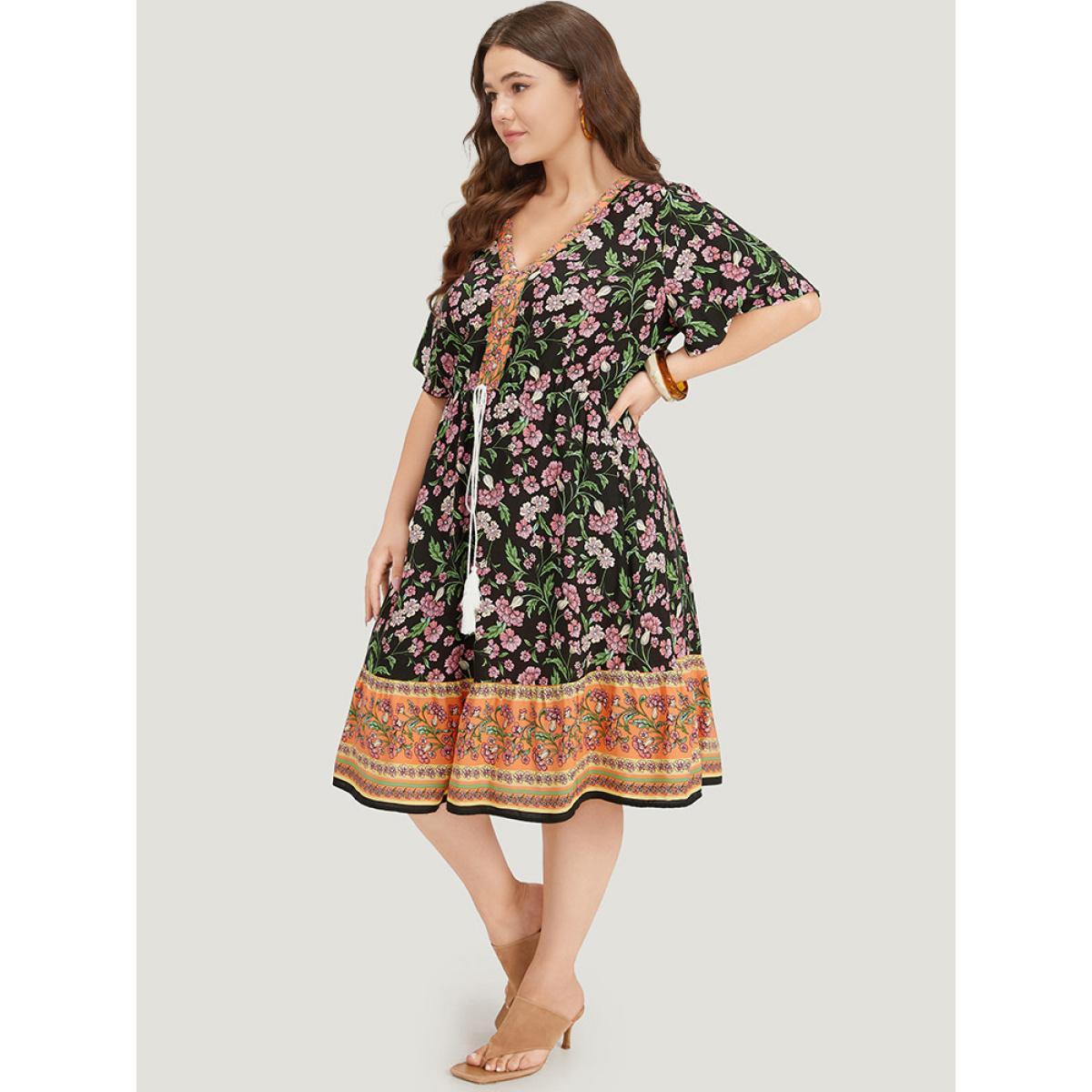 Plus Size Floral Print Pocket Tassels Ties Patchwork Dress Black Women Vacation Tassels V-neck Short sleeve Curvy Midi Dress BloomChic 18-20/2X Product Image