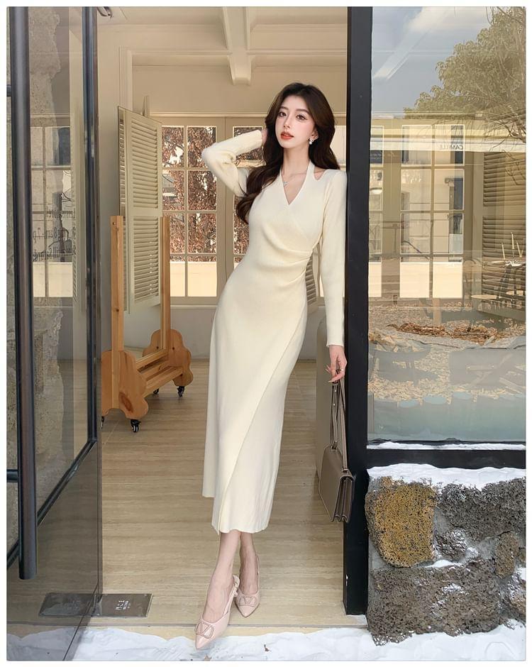 Long-Sleeve Halter V-Neck Plain Ruched Midi Sheath Knit Dress Product Image