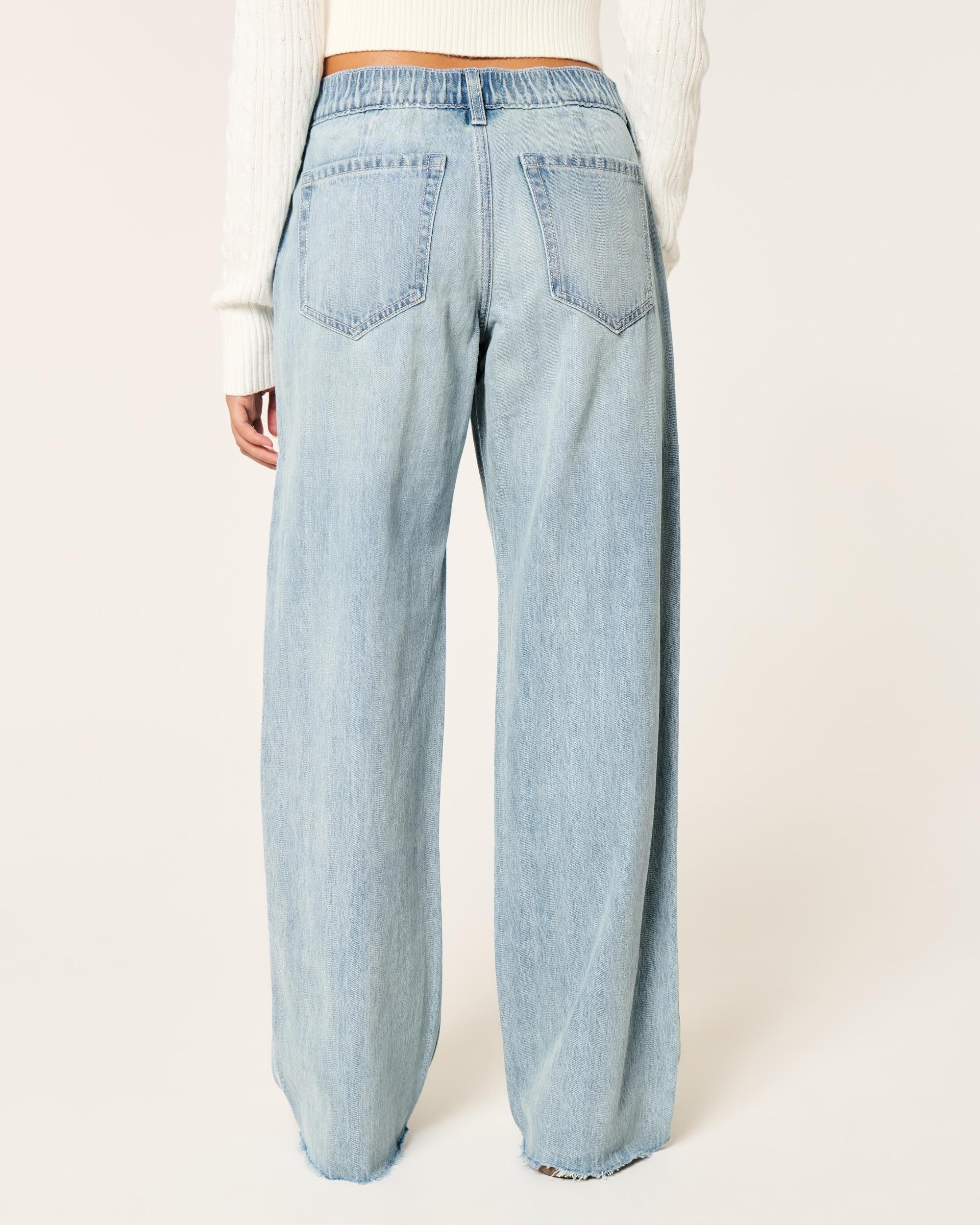 Low-Rise Light Wash Comfort Waistband Baggy Jeans Product Image