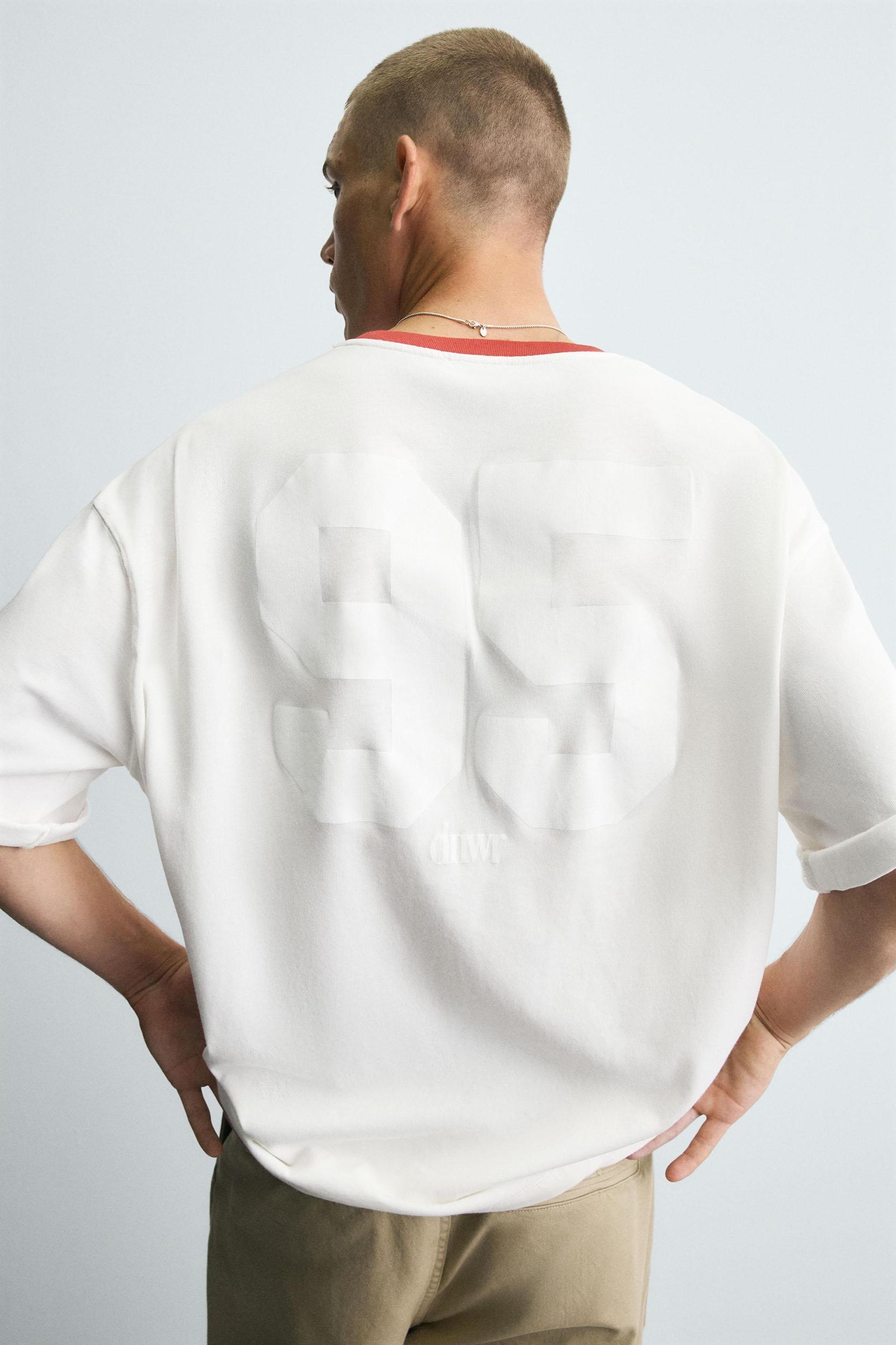 CONTRAST COLLAR T-SHIRT Product Image
