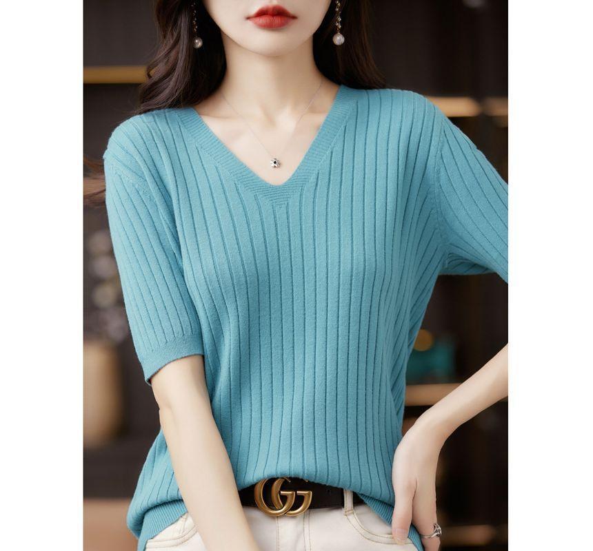 Short-Sleeve V-Neck Plain Knit Top Product Image