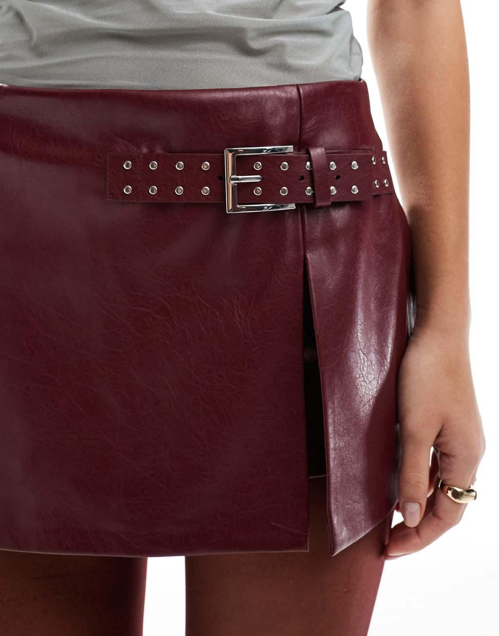 Bershka belted faux leather mini skirt in burgundy Product Image