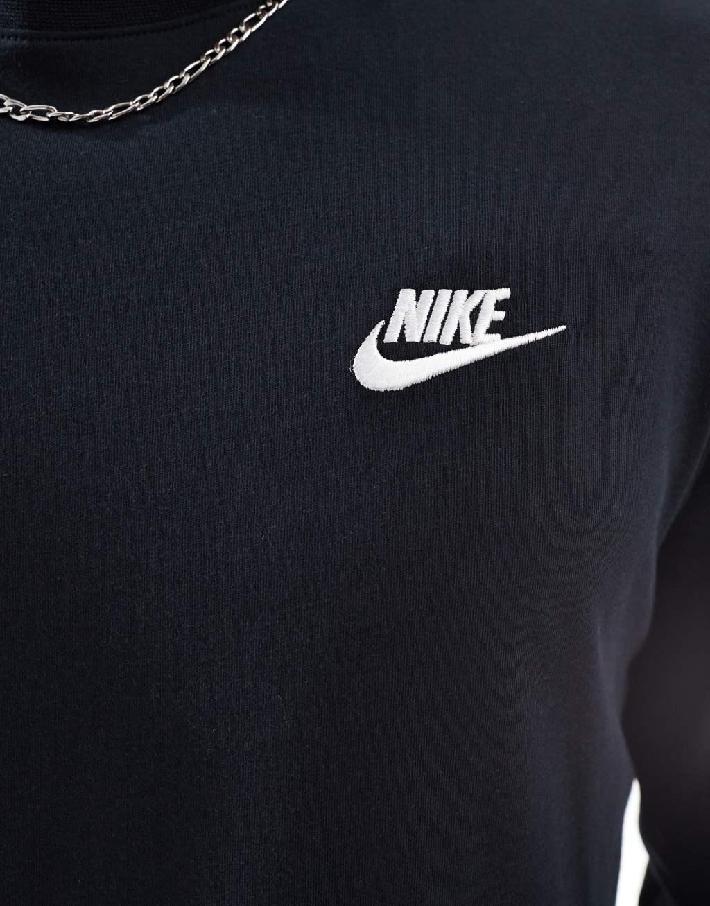 Nike Club long sleeve t-shirt in black Product Image