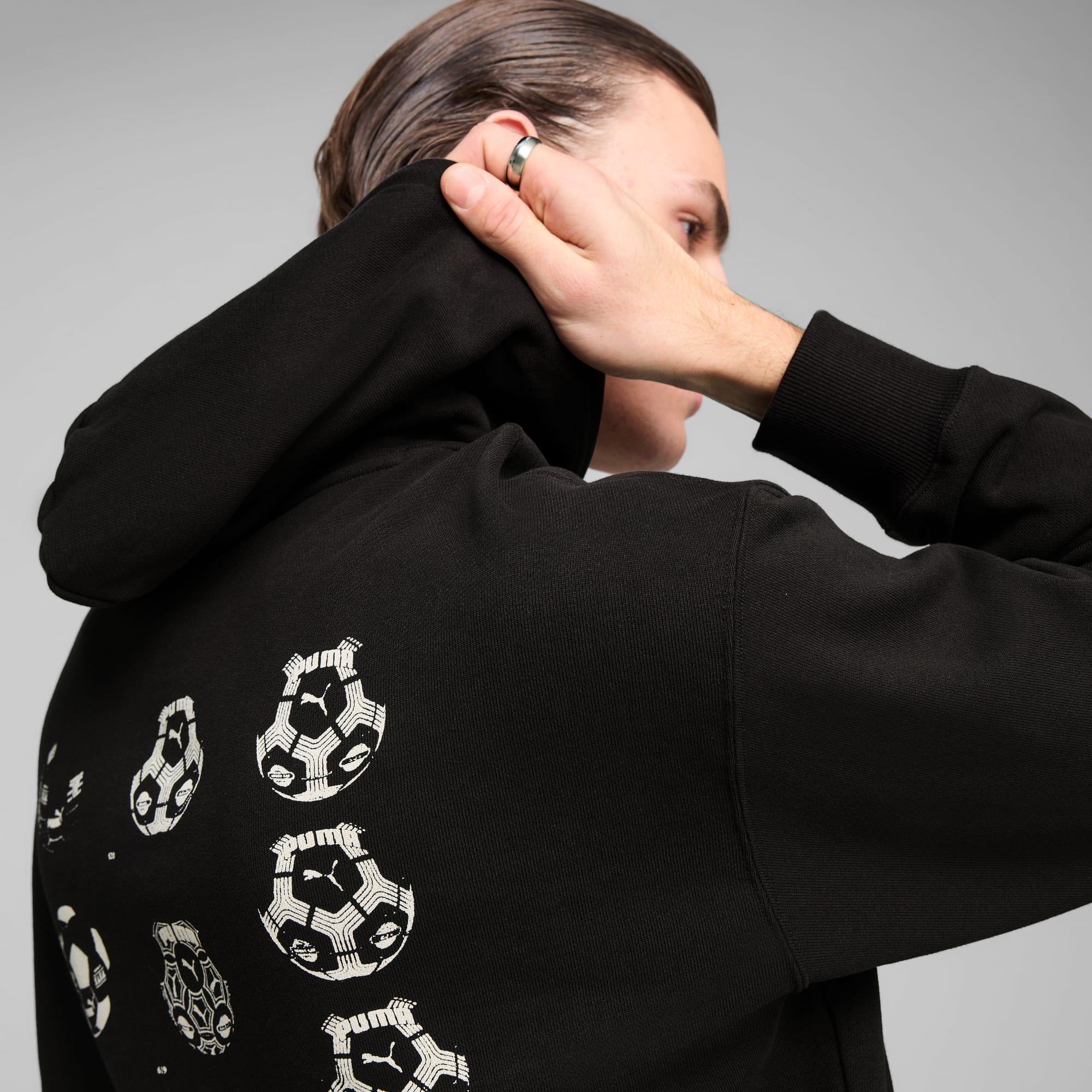 GRAPHICS Soccer Men's Hoodie Product Image