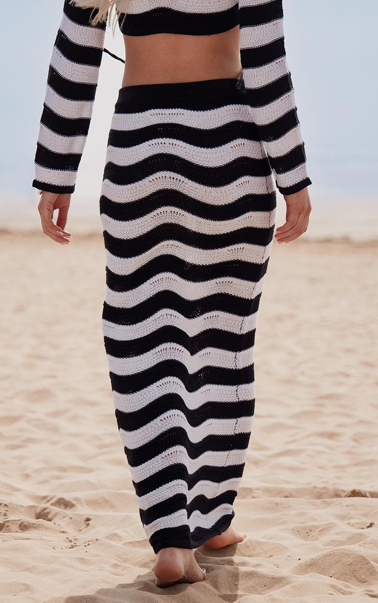 Monochrome Wave Knit Low Rise Maxi Skirt Product Image