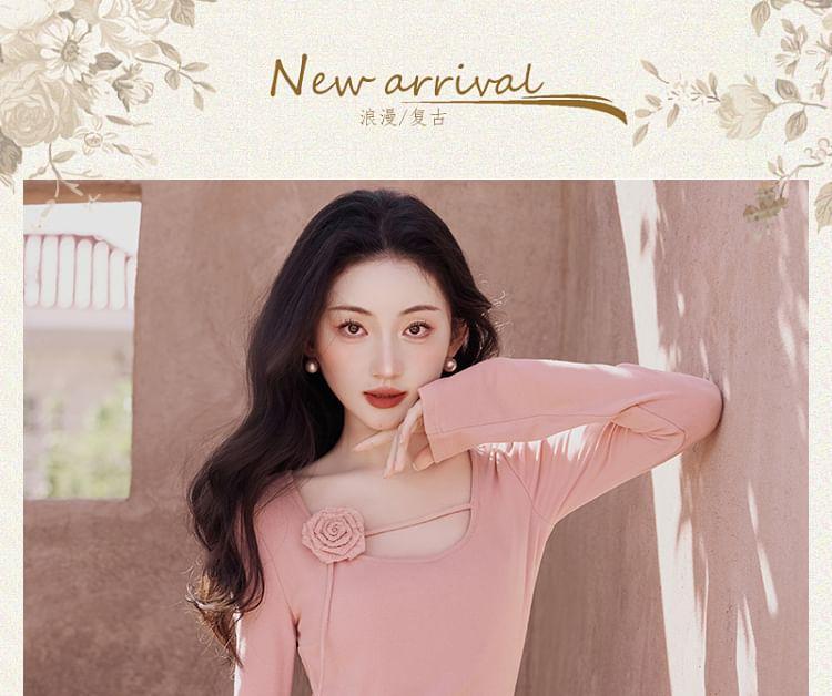 Long-Sleeve Scoop Neck Plain Slit Flower Accent Midi Sheath Knit Dress Product Image