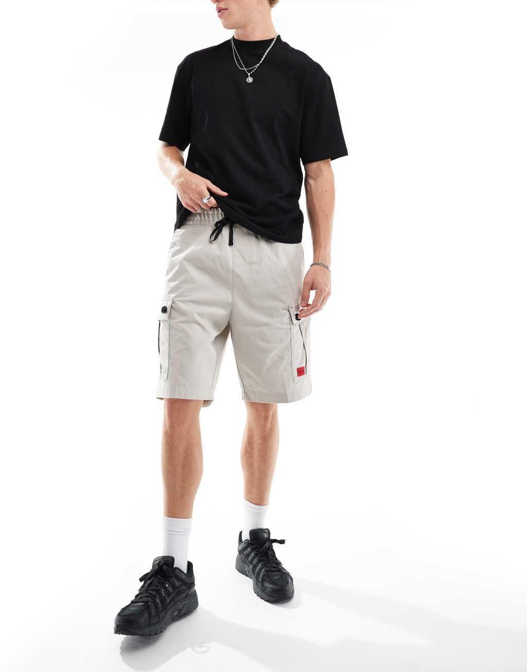 HUGO RED cargo shorts in gray Product Image