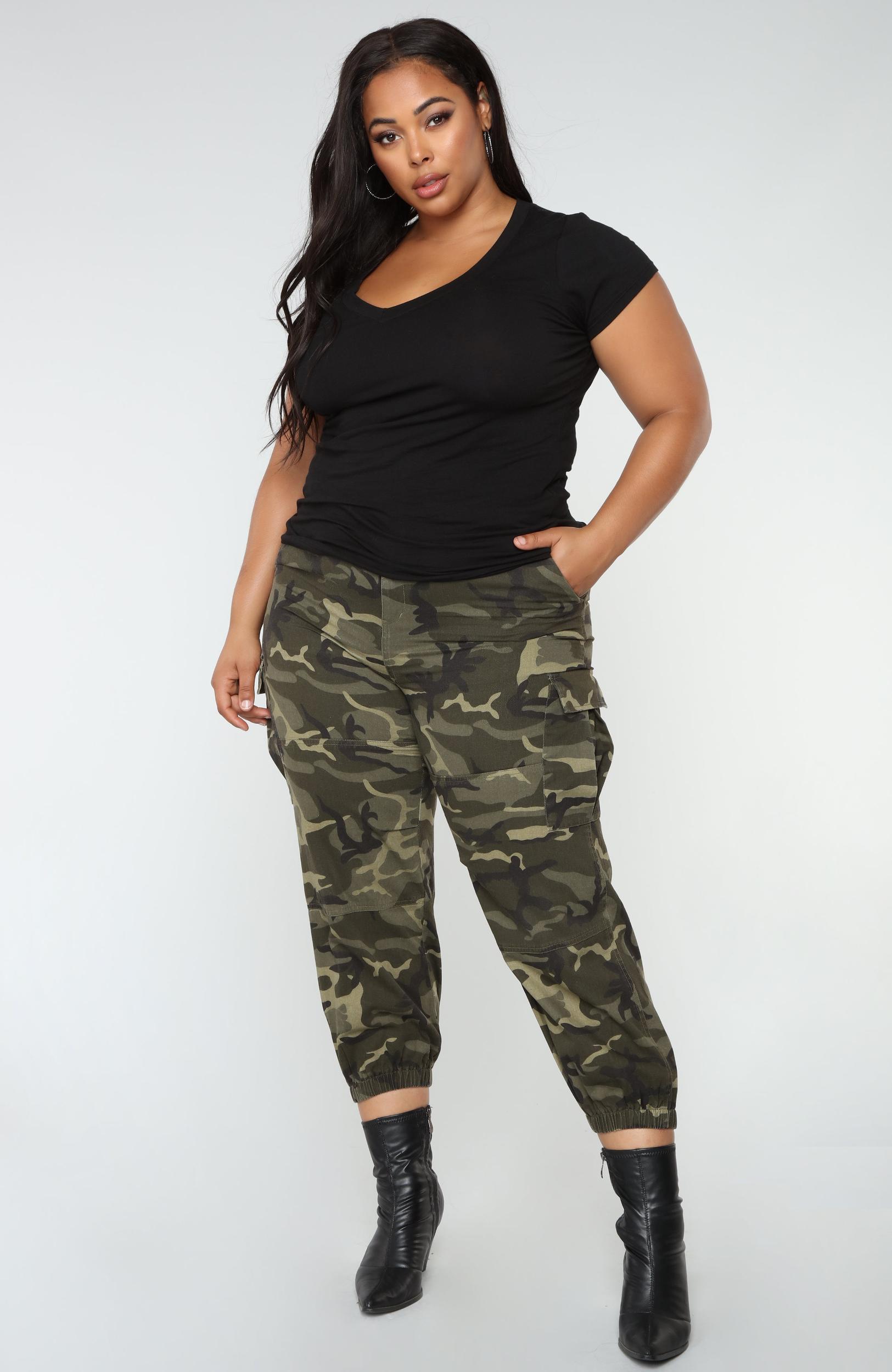 Carla Basic V Tee - Black Product Image