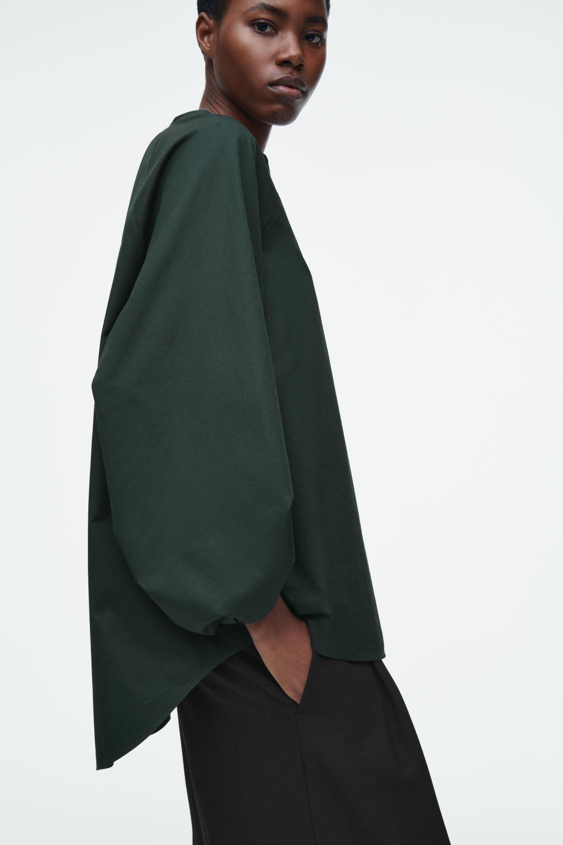 BALLOON-SLEEVE BLOUSE Product Image