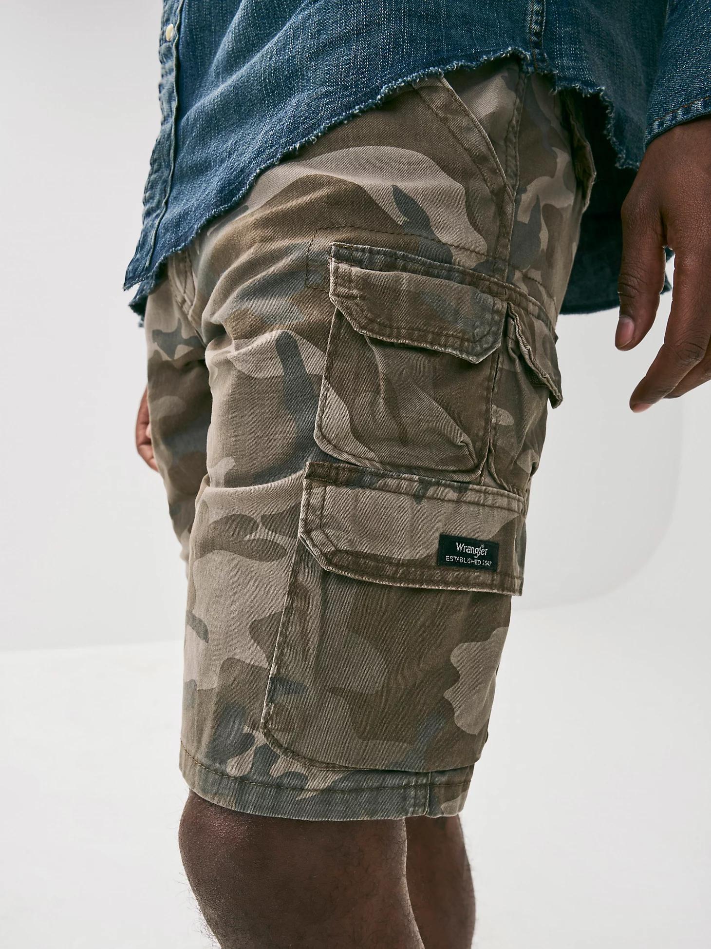 Wrangler® Men's Five Star Premium Stacked Cargo Short in Pewter Product Image