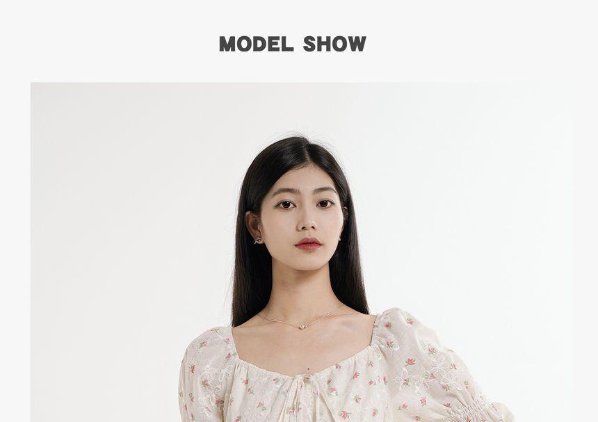 Scoop Neck Floral Blouse Product Image