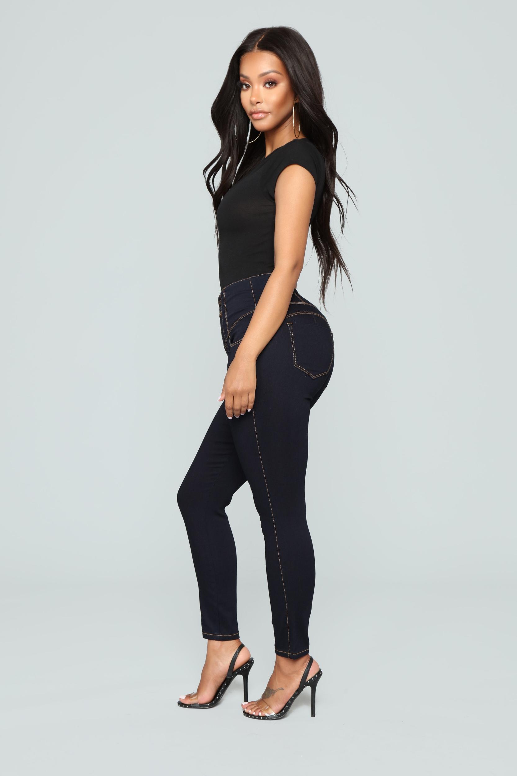 Carla Basic V Tee - Black Product Image