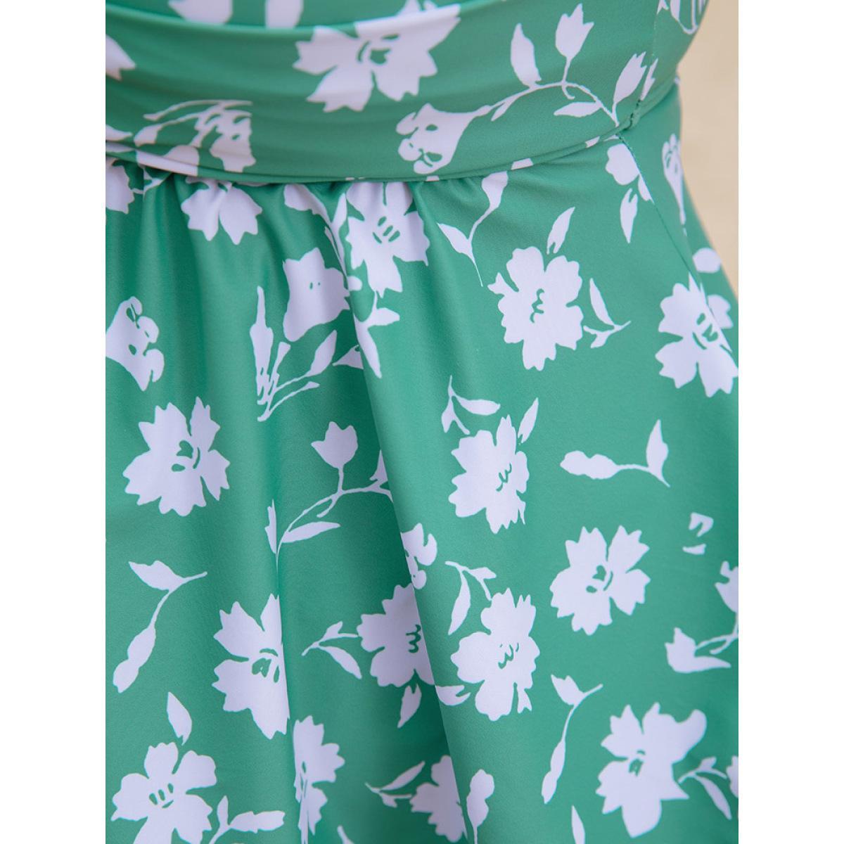 Plus Size Crossover Adjustable Straps Ruffle Hem Floral Print Tankini Top Women's Swimwear Mint Vacation Adjustable Straps High stretch Bodycon Round Neck Curve Swim Tops BloomChic 10/M Product Image