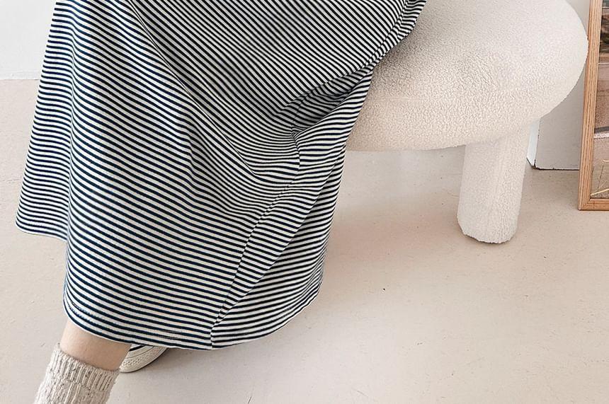 Long-Sleeve Striped Loose-Fit Midi Dress Product Image