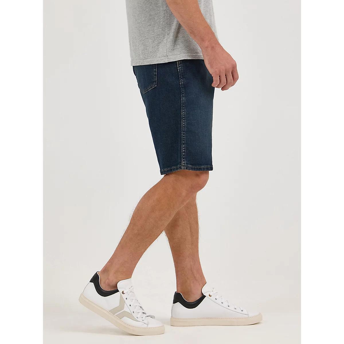 Men's Wrangler® Five Star Premium 5-pocket Relaxed Denim Short in Worn Light Product Image