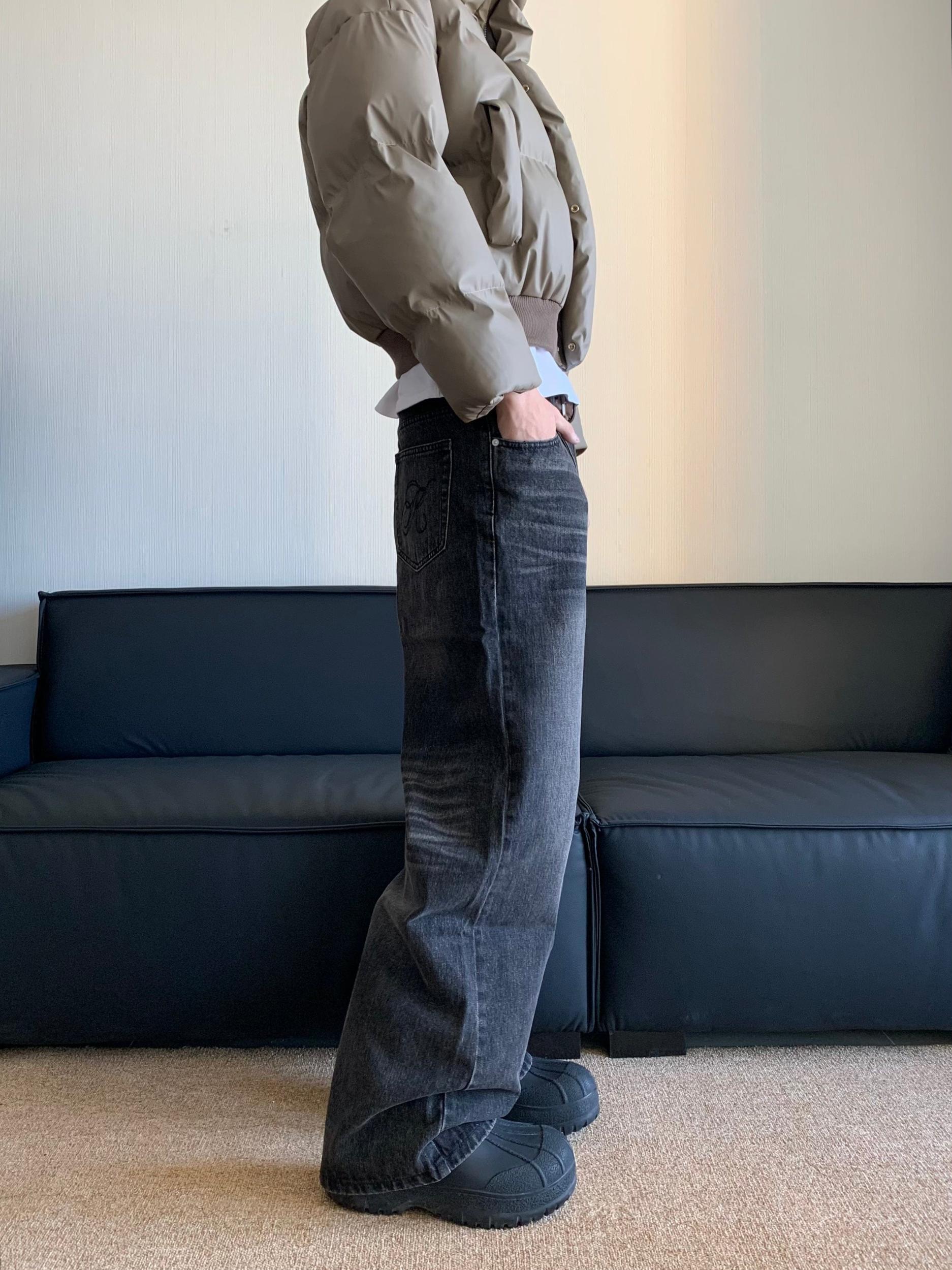 RT No. 11506 WASHED BLACK DENIM STRAIGHT JEANS Product Image