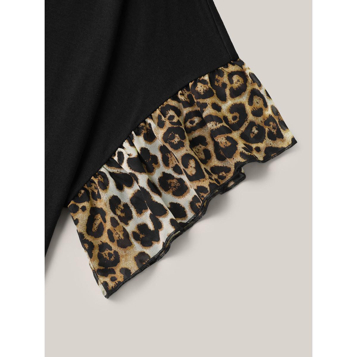 Plus Size Leopard Pattern Spliced Fitted T-Shirt Black Women Casual Gathered V-neck Everyday T-shirts BloomChic 22-24/3X Product Image