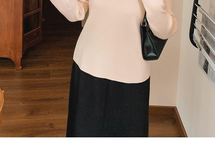 Long Sleeve Round Neck Contrast Trim Knit Top Product Image